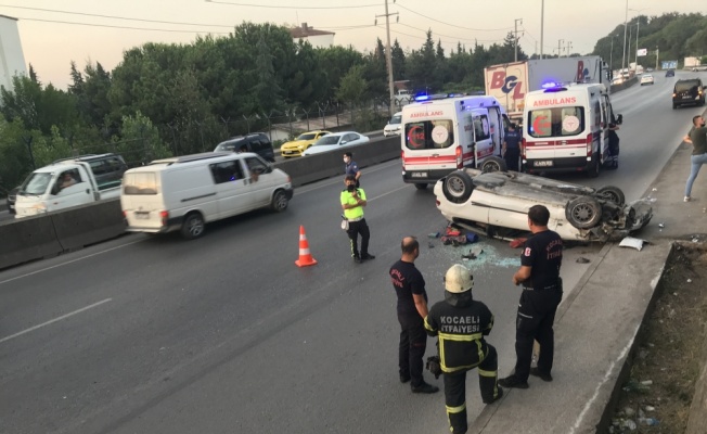 Kocaeli'de takla atan otomobilde bulunan 3 kişi yaralandı