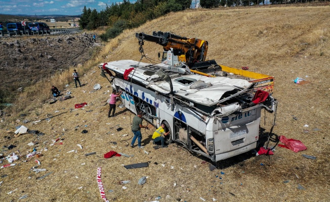 Yolcu otobüsü devrildi: 15 kişi öldü, 17 kişi yaralandı