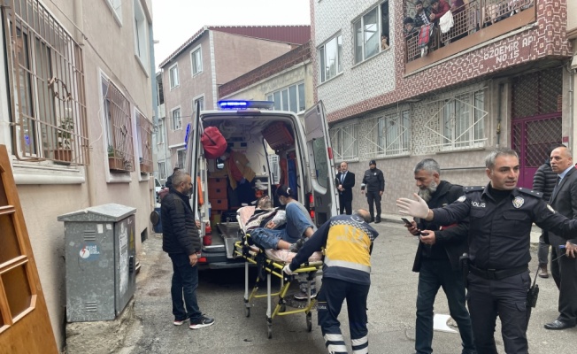 Bursa'da ailesine şiddet uygulayan şüpheli polise bıçakla saldırdı