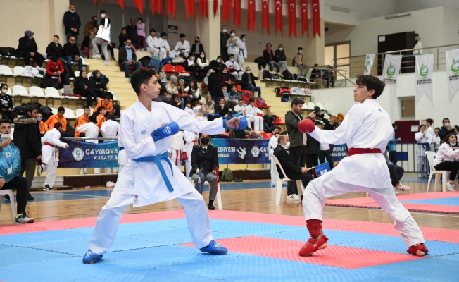 Çayırova'da karate şampiyonası düzenlendi