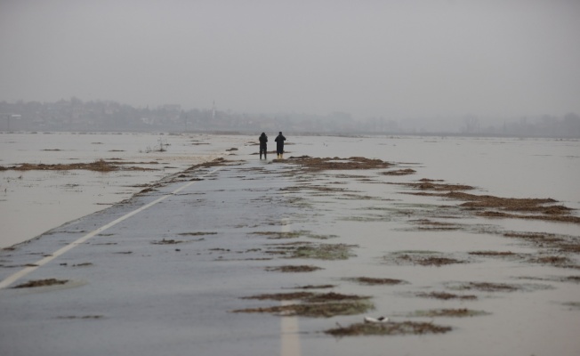 GÜNCELLEME - Ergene Nehri'nin yatağından taşması nedeniyle bazı köy yolları ulaşıma kapandı