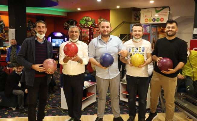 İzmit Belediyesi personeli bowling turnuvasında buluştu