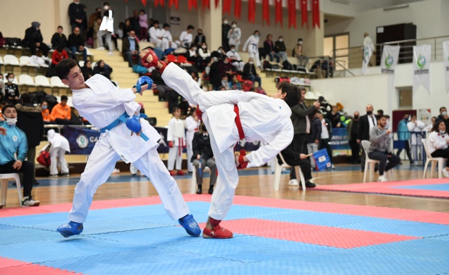 Karate Şampiyonasında ÇESK  30 madalya kazandı