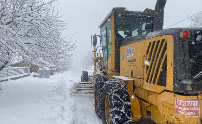 Bursa'da kar yağışıyla kapanan 627 mahalle yolu ulaşıma açıldı