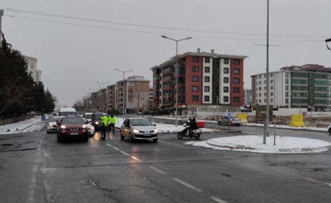 Kar yağışı nedeniyle sürücülerin Trakya'dan İstanbul'a gidişine izin verilmiyor