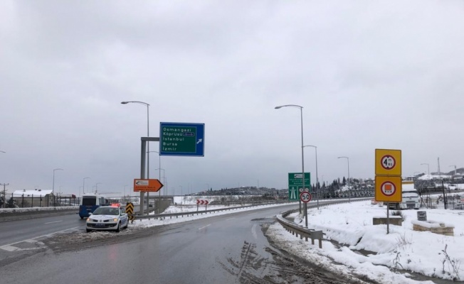 Osmangazi Köprüsü'nden geçişte kış lastiği kontrolü yapılıyor