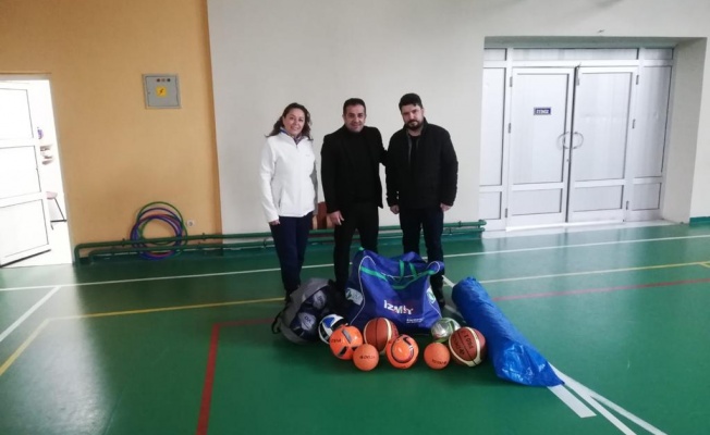 İzmit Belediyesi malzeme desteğiyle  çocukları spora teşvik ediyor