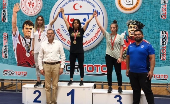 Halterciler, Türkiye Şampiyonasından madalyalarla döndü