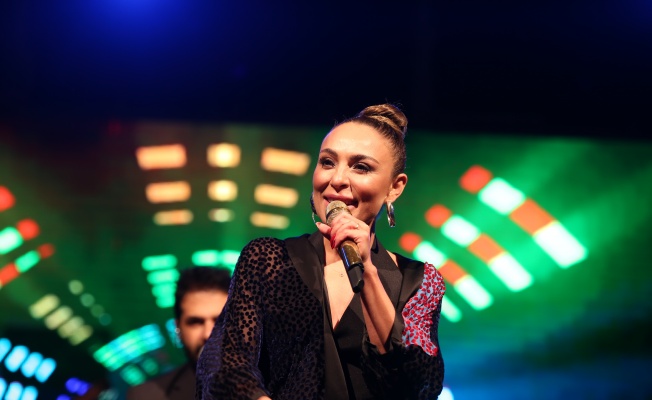 Ziynet Sali'den Karamürsel'de muhteşem konser