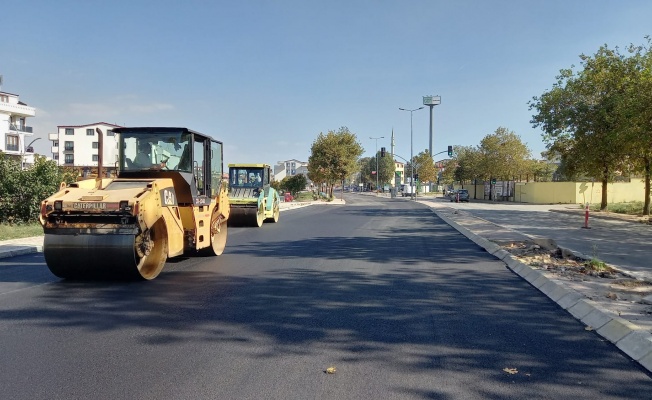 Atatürk Caddesi’ne 11 bin ton asfalt seriliyor