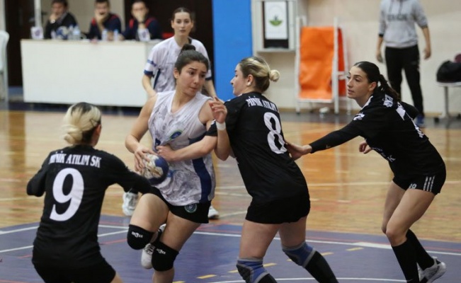 Bursa'da Poyrazın Kızları 4. galibiyetini aldı