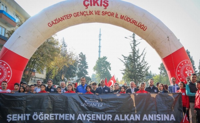 Gaziantep'te şehit öğretmen anısına koşu ve yürüyüş