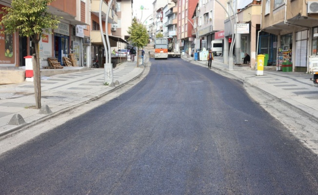 Gaziler Caddesi’nin asfaltı yenileniyor
