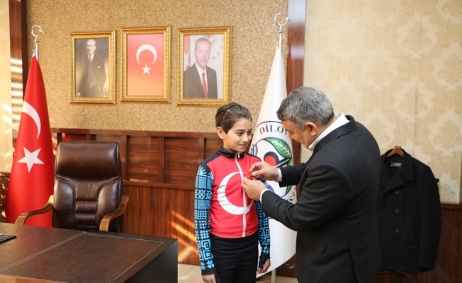 Başkan Şayir’den Dilovalı Şampiyon’a ödül