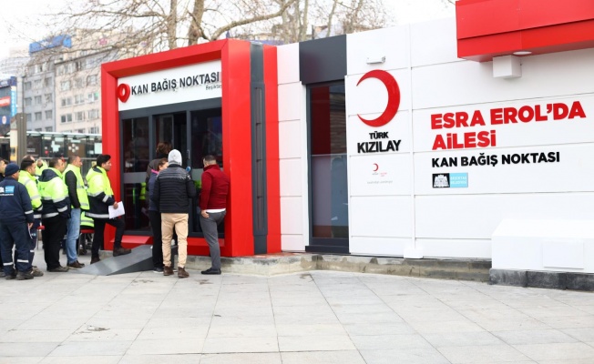 Esra Erol'da ailesi kan bağış noktası Beşiktaş'ta faaliyete başladı