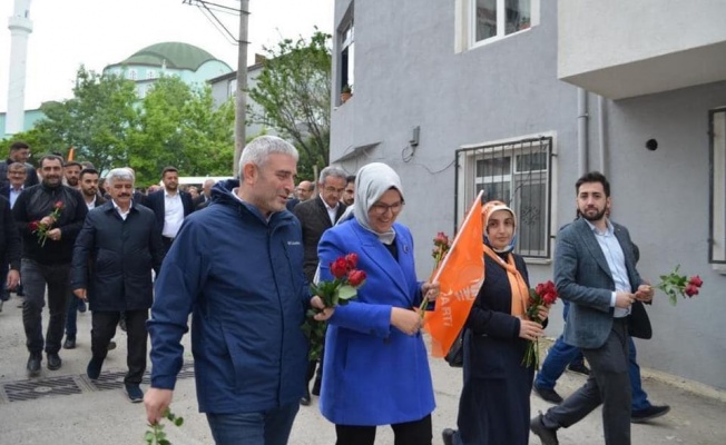 AK Partili adaylar Gebze’de mahalleleri gezdi