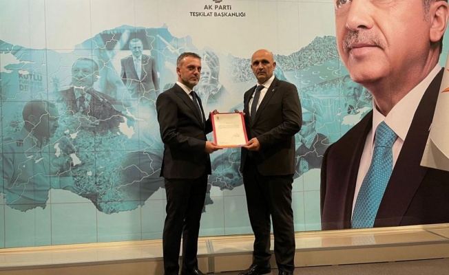 AKP Çayırova'da yeni başkan Erhan Sarıdede oldu