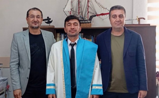 PİKOM'dan ilk doktora mezununa tebrik