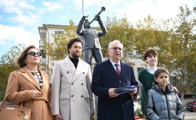 Serkan Çağrı, Keşan'da heykeli ile onurlandırıldı