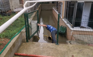 Gebze'de 2 evi su bastı