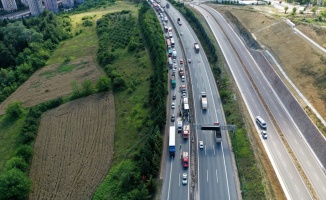 Anadolu Otoyolu'nda 4 kişinin yaralandığı trafik kazası ulaşımı aksattı