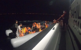 Denizde mahsur kalan 42 sığınmacı kurtarıldı