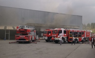 Çayırova'da depo yangını