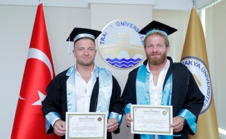 Er meydanlarının “Sarı fırtınası“ İsmail Balaban ile ikiz kardeşi Turan Balaban mezuniyet sevinci yaşadı