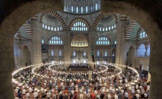 Kırkpınar için kente gelen pehlivanlar cuma namazlarını Selimiye Camisi'nde kıldı