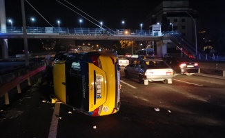 Ticari taksiler kaza yaptı: 1 yaralı