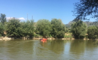 GÜNCELLEME - Bilecik'te Sakarya Nehri'ne düşen genç için arama kurtarma çalışması başlatıldı