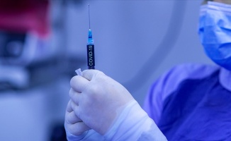 Kovid-19'da dördüncü piki aşı olmayanların yaşıyor