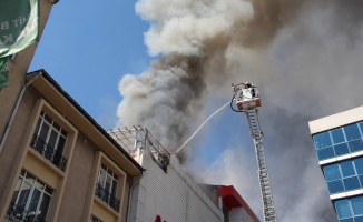 Mağazanın çatısında yangın çıktı
