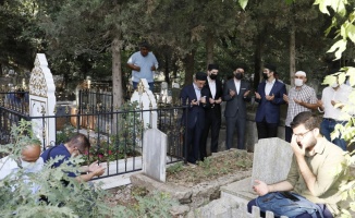 Prof. Dr. Ahmet Haluk Dursun, mezarı başında dualarla anıldı