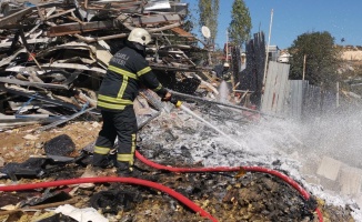 Çayırova'a depo yangını