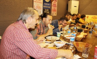 Çayırova'da ödüllü 'cağ kebabı yeme yarışması'