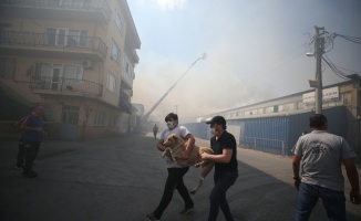 GÜNCELLEME 2 - Bursa'da tekstil atölyesinde çıkan yangın kontrol altına alındı