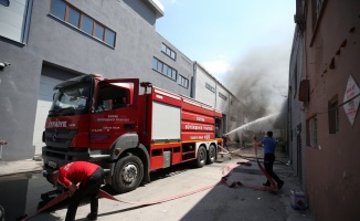 GÜNCELLEME - Bursa'da tekstil atölyesinde çıkan yangına müdahale ediliyor
