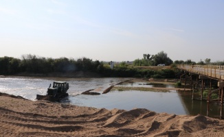 Tunca Nehri'nde taşkın önlemleri kapsamında yatak genişliği ve taban kumu temizleme çalışması başlatıldı