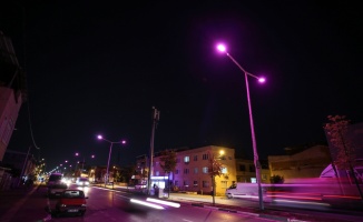 Bursa'da bazı sokaklar meme kanserine farkındalık için pembe renkle aydınlatıldı
