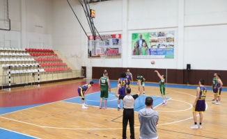 ÇESK Basketbol Takımı ilk maçına çıktı