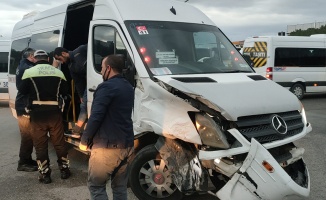 Gebze'de işçi servisleri çarpıştı 5 kişi yaralandı