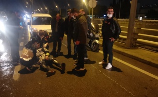 Gebze'de motosiklet sürücüsü kaldırıma çarptı