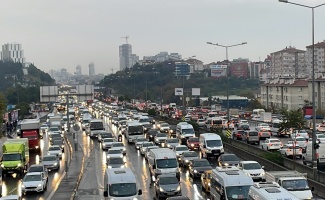 İstanbul haftaya trafik yoğunluğuyla başladı