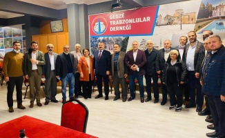 İYİ Parti  Trabzonlular Derneği'ne gitti
