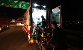 Dilovası'nda kamyonet kamyona çarptı sürücü yaralandı