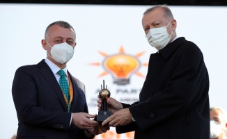 Cumhurbaşkanı Erdoğan, Büyükakın’a  ödül verdi
