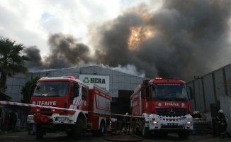 Geri dönüşüm fabrikası yangını  kontrol altına alındı