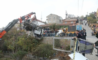 GÜNCELLEME 3 - Kocaeli'de öğrenci servisi dere yatağına devrildi, 2 kişi öldü, 20 kişi yaralandı