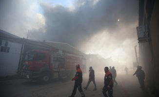 GÜNCELLEME - Bursa'da tekstil fabrikasında çıkan yangın kontrol altına alındı